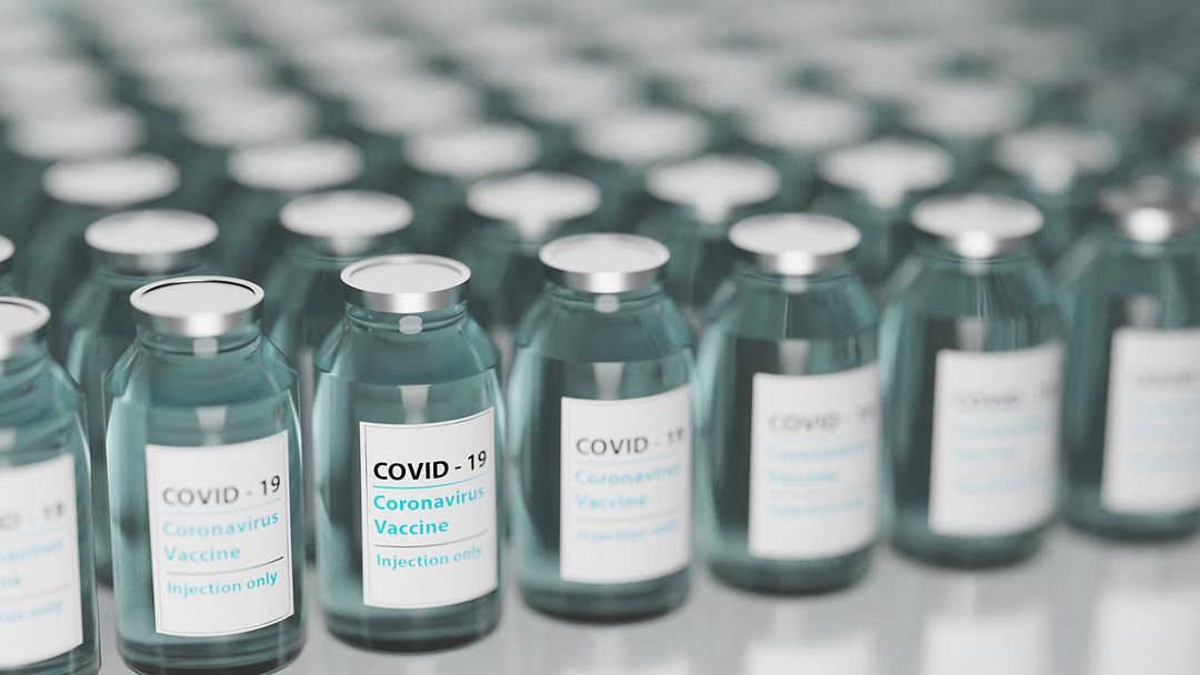 VGR: Äldre rekommenderas påfyllningsdos av vaccin mot Covid-19