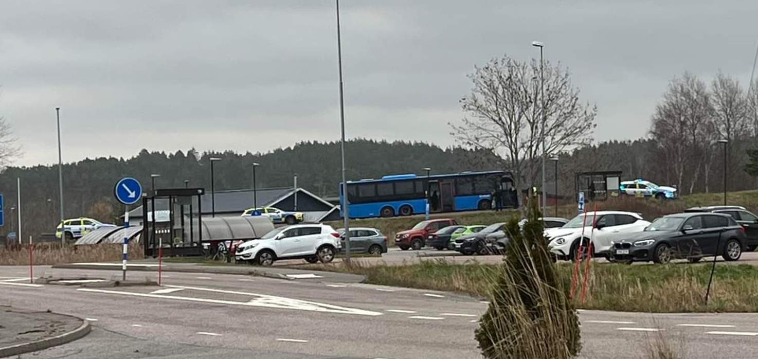 Passagerare slog busschaufför - Polis på plats  |  Stenungsund - Tjörn - Orust