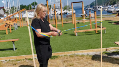 Utegym i Henån invigdes - Miljöchef Shkelqim Istrefi visade hur gymmet kan användas