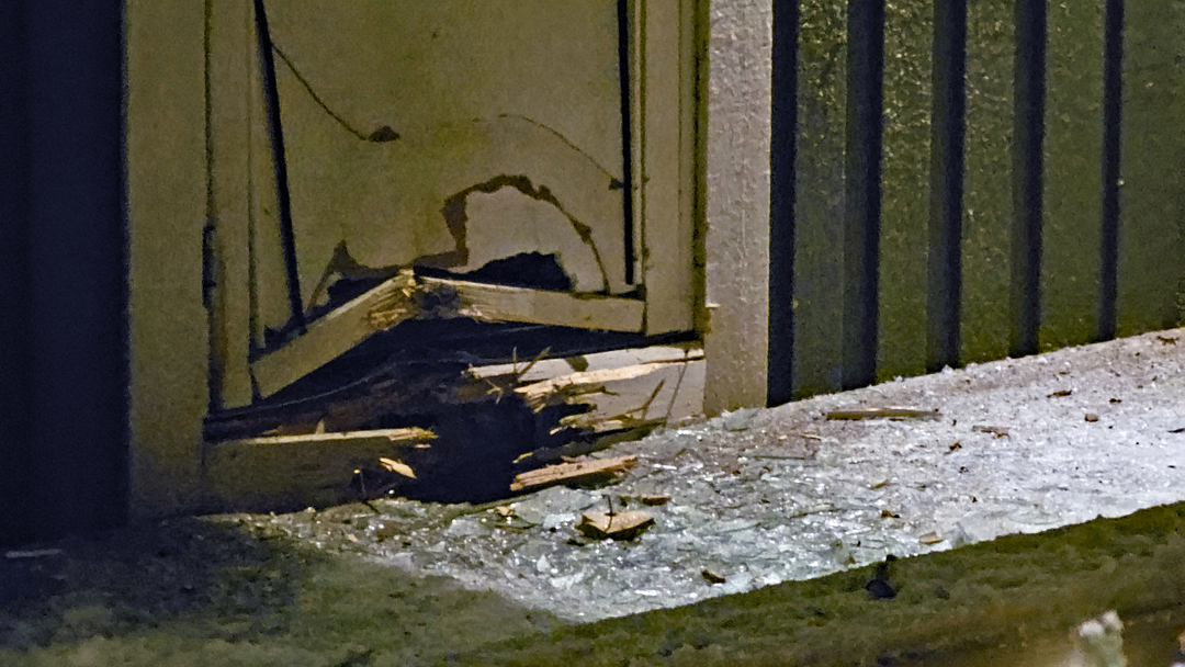 Man misstänkt efter explosion i villa på Tjörn