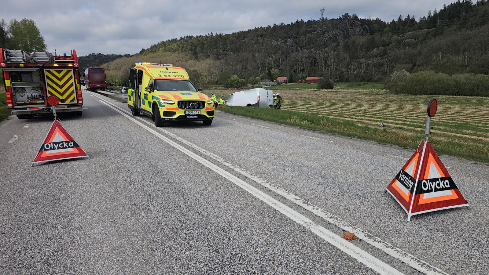 Buss och skåpbil i kollision - Vägen avstängd - NYHETERsto.se ...
