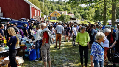 Ödsmål laddar för bakluckeloppis imorgon