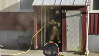 JUST NU: Fullt utvecklad brand i lägenhet