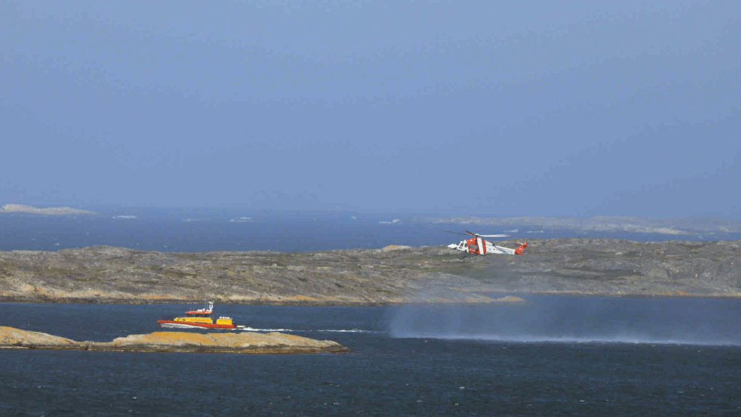 Segelbåt sjönk utanför Orust - Person fast på skär i sju timmar