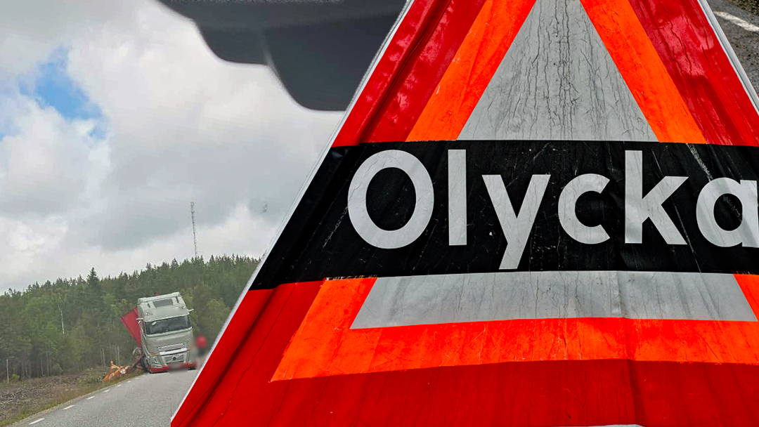 Lastbil delvis i diket - Lasten bredvid