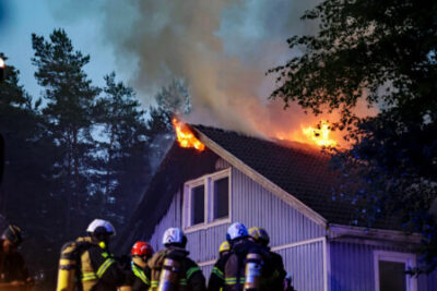 Fullt utvecklad brand i villa i Allmag