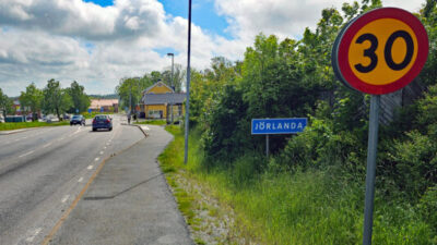 Trafikkontroll på 30-sträcka i Jörlanda - Körkort omhändertogs och böter skrevs ut