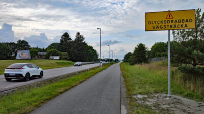 Efter tre dödsolyckor på fyra år - Nu är skylt på plats som varnar för olycksdrabbad väg
