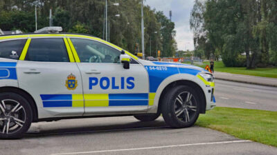 Taxi smet efter olycka med moped på Inre Ringleden