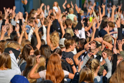 Här dansar Hallernaskolan för livet - Uppmärksammar Suicidpreventiva dagen