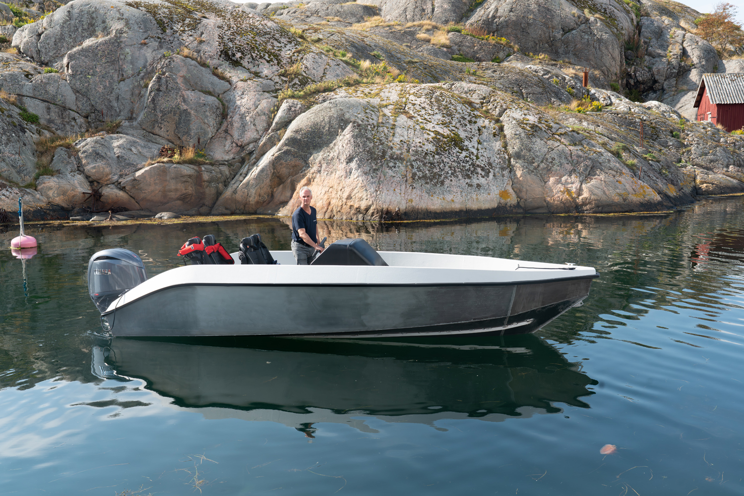 Stefan bygger unika båtar i aluminium på Tjörn - Efter flera års arbete visades WMB 650 CC upp